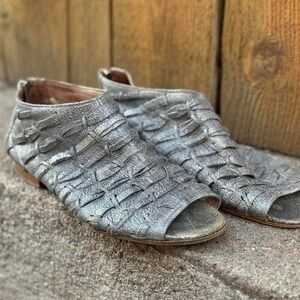 Ron White Silver Metallic Leather Sandals Made in Italy Size 39